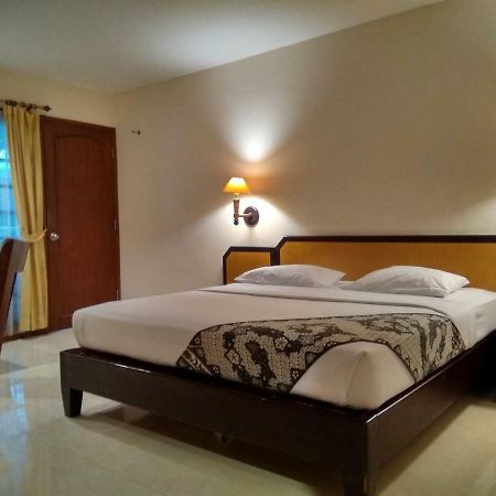 Hotel Baron Indah Solo Zewnętrze zdjęcie